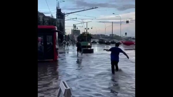 Затопленные дороги в Казани - Sputnik Литва