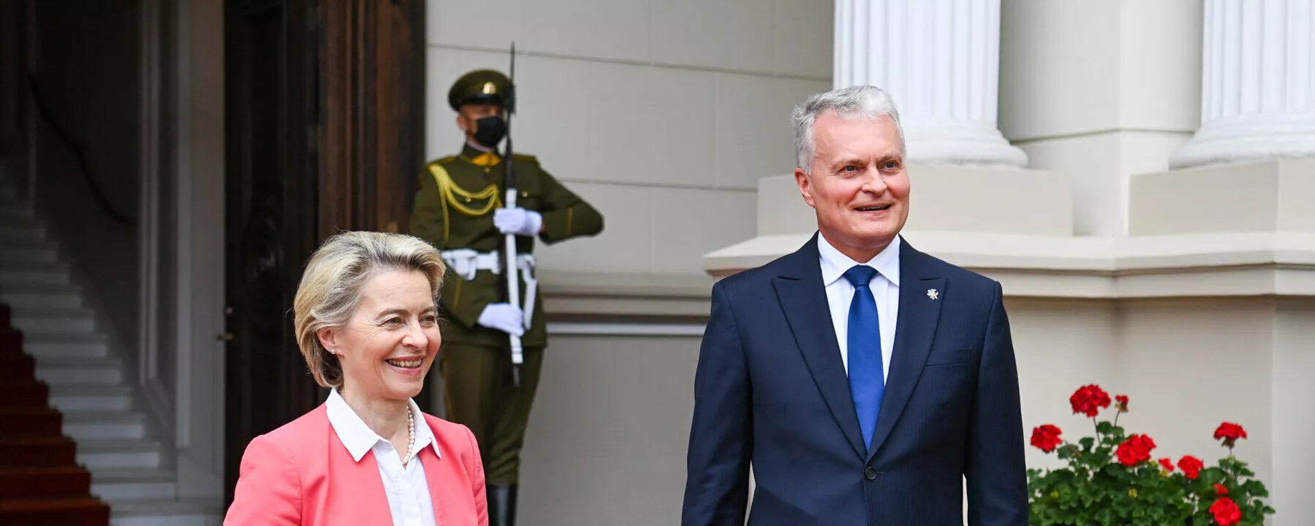 Lietuvos prezidentas Gitanas Nausėda su Europos Komisijos Pirmininke Ursula von der Leyen - Sputnik Lietuva, 1920, 02.07.2021