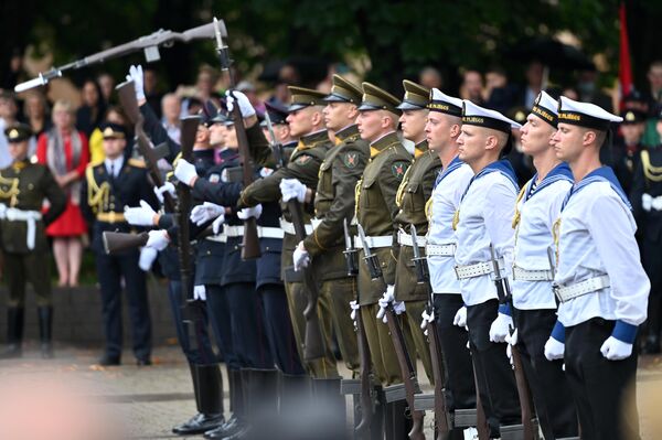 Demonstraciniai karių pasirodymai Valstybės dienos minėjime Vilniuje. - Sputnik Lietuva