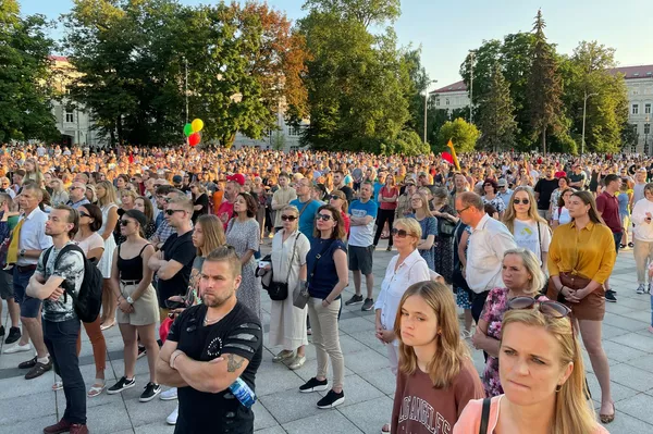 Vilniaus gyventojai prieš himno giedojimą. - Sputnik Lietuva