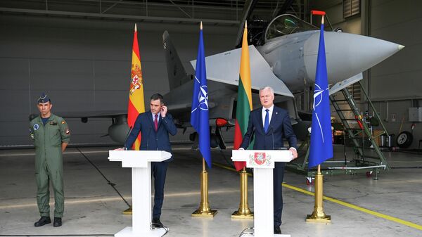 Президент Литвы Гитанас Науседа и премьер-министр Испании Педро Санчес - Sputnik Литва