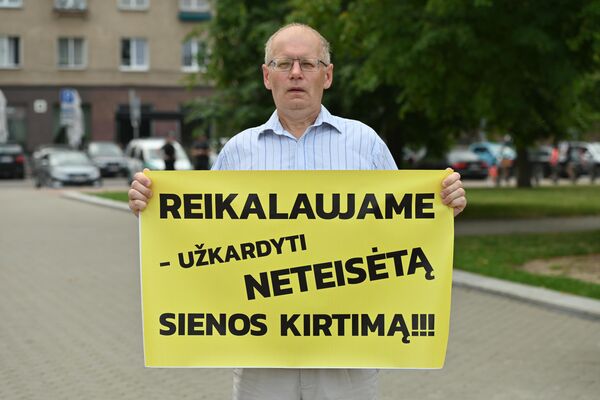 Užrašas ant plakato: &quot;Reikalaujame – užkardyti neteisėtą sienos kirtimą&quot;. - Sputnik Lietuva