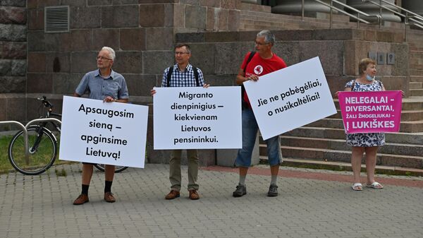 Митинг у здания Сейма Литвы в Вильнюсе против нелегальных мигрантов - Sputnik Литва