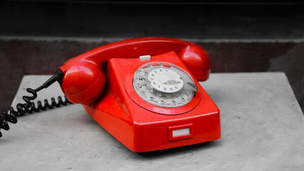 Красный телефон, архивное фото - Sputnik Lietuva