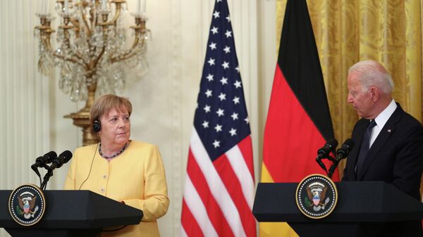 JAV prezidentas Džo Baidenas ir Vokietijos kanclerė Angela Merkel bendroje spaudos konferencijoje Vašingtone - Sputnik Lietuva