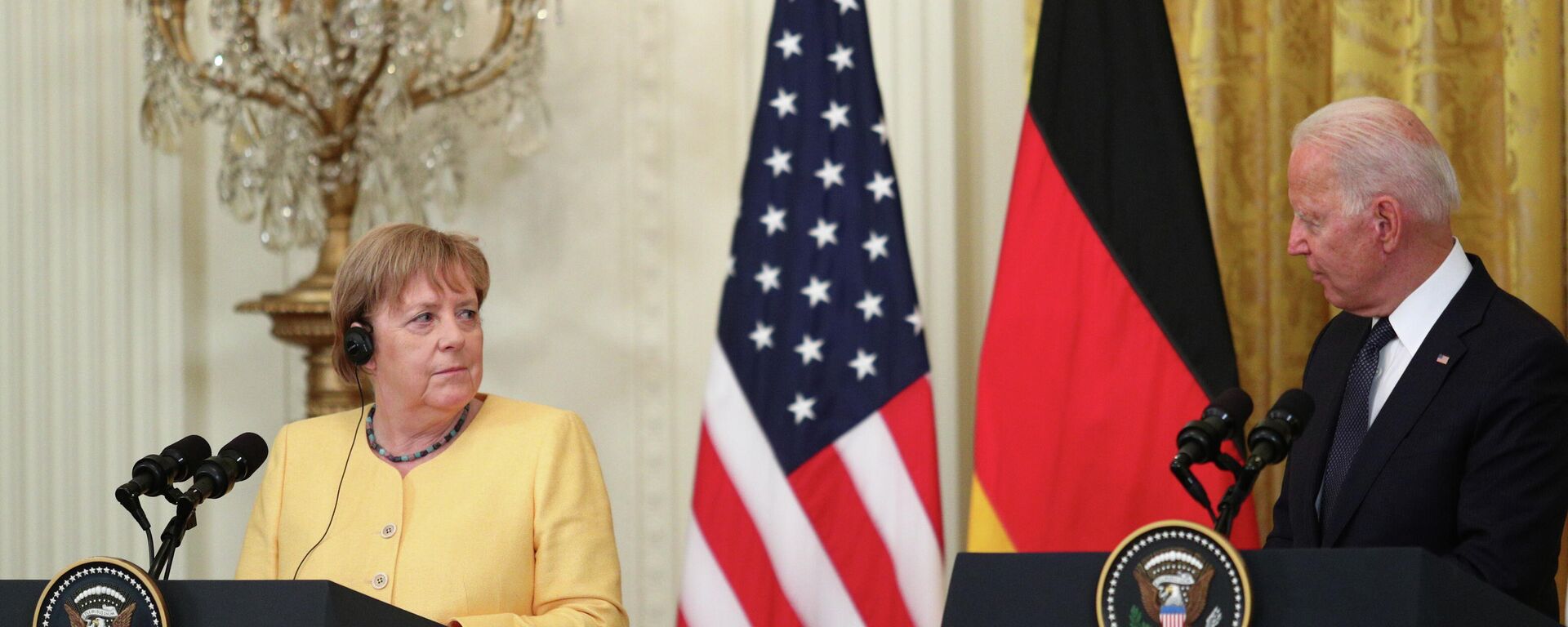 JAV prezidentas Džo Baidenas ir Vokietijos kanclerė Angela Merkel bendroje spaudos konferencijoje Vašingtone - Sputnik Lietuva, 1920, 25.07.2021