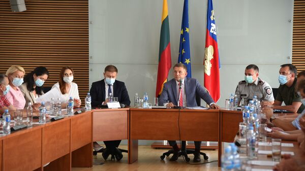 Заседание муниципального совета Шальчининкайского района по поводу нелегальных мигрантов в Литве - Sputnik Литва