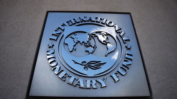 Табличка с логотипом Международного валютного фонда на стене здания МВФ - Sputnik Литва