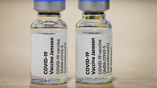 Ампулы с вакциной Janssen от коронавируса - Sputnik Lietuva