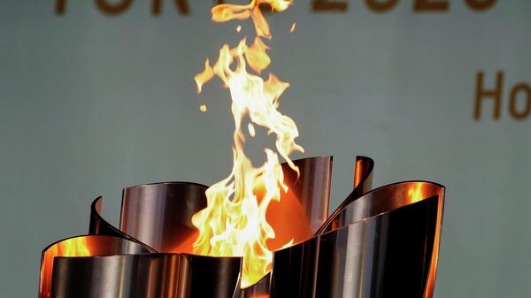 Олимпийский факел на Олимпиаде 2020 в Токио - Sputnik Литва