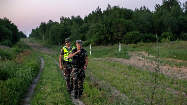 Литовские пограничники на границе Литвы и Белоруссии - Sputnik Литва