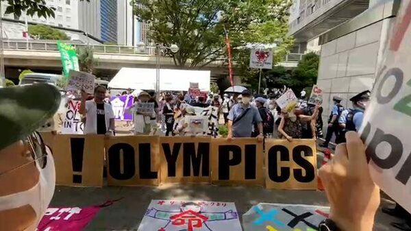 Люди протестуют у мэрии Токио против проведения Олимпийских игр - Sputnik Lietuva