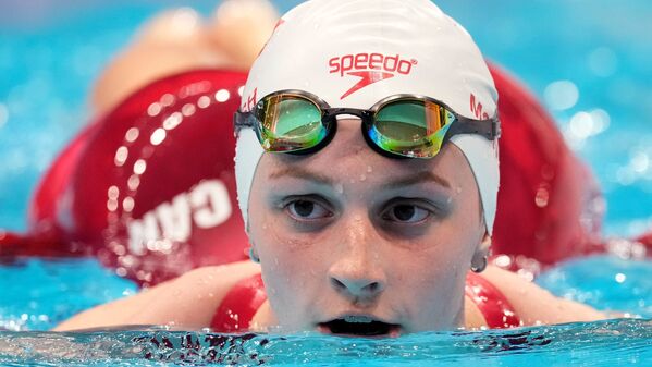 14-metė Summer McIntosh taip pat rodo, kad amžius yra tik skaičius. Kanados plaukikė dalyvavo 400 metrų laisvo stiliaus rungtyje. - Sputnik Lietuva