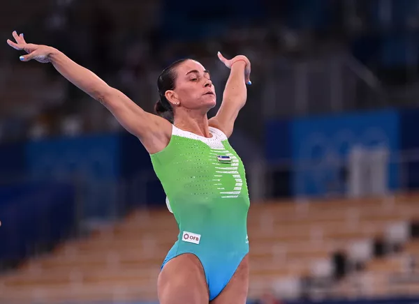 Uzbekistano gimnastė 46-erių Oksana Čusovitina olimpinėse žaidynėse dalyvavauja nuo pat 1992 metų. Net 8-iose olimpinėse žaidynėse dalyvavusi Čusovitina yra tapusi gimnastikos legenda. Uzbekistano gimnastė 46-erių Oksana Čusovitina olimpinėse žaidynėse dalyvavauja nuo pat 1992 metų. Net 8-iose olimpinėse žaidynėse dalyvavusi Čusovitina yra tapusi gimnastikos legenda. - Sputnik Lietuva