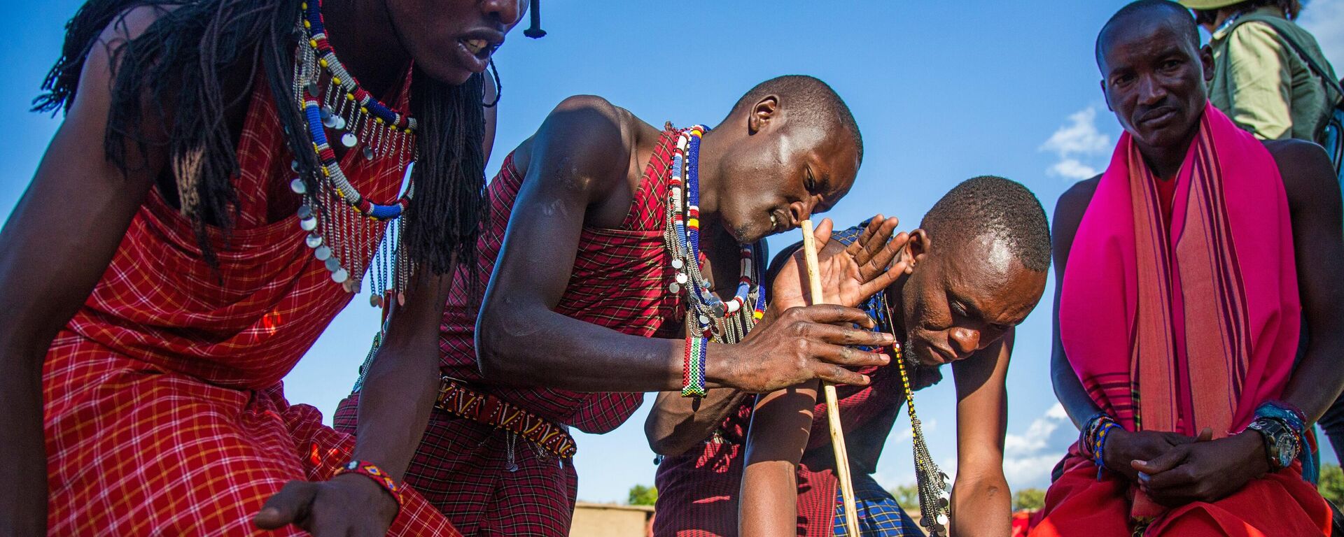 Masajų genties vyrai kūrena ugnį Kenijoje - Sputnik Lietuva, 1920, 31.07.2021