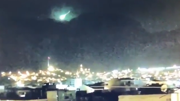 Метеорит или космический мусор: необычная вспышка в небе над Измиром - Sputnik Литва