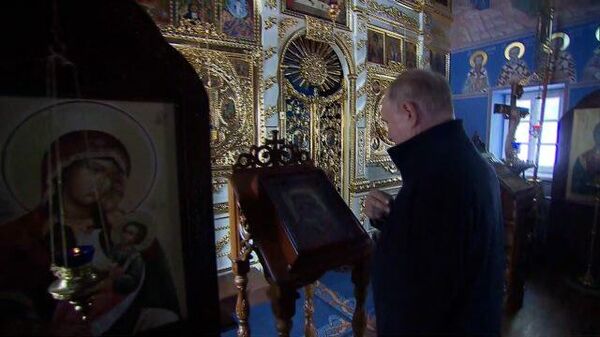 Путин посетил скит Коневской иконы Божьей матери на Ладоге - Sputnik Литва