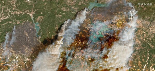 Miškų gaisrai netoli Oimapinaro, Turkijoje. - Sputnik Lietuva