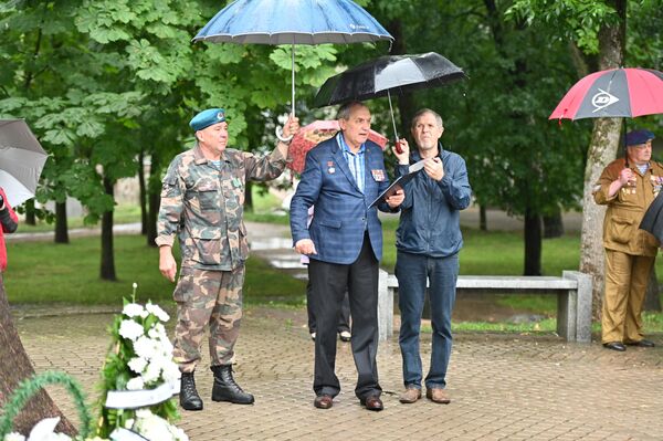 На фото: председатель организации ветеранов войны в Афганистане Александр Литвиненко на Дне ВДВ в Вильнюсе. - Sputnik Литва