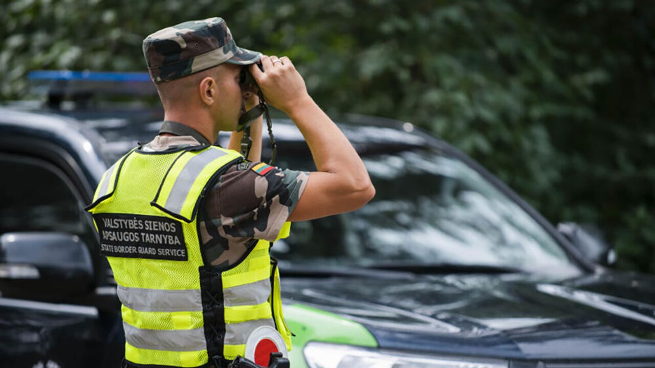 В Литве двоих иностранцев поймали с поддельными документами - 08.06.2023,  Sputnik Литва