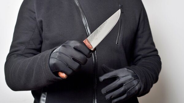 Мужчина с ножом, архивное фото - Sputnik Литва