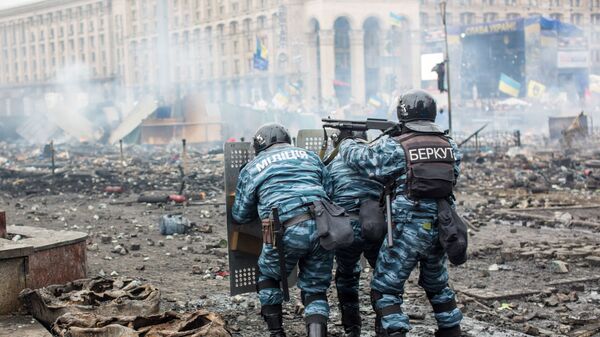 Сотрудники правоохранительных органов на площади Независимости в Киеве - Sputnik Lietuva
