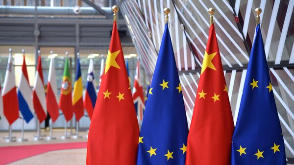 Флаги Европейского союза и Китая, архивное фото - Sputnik Литва