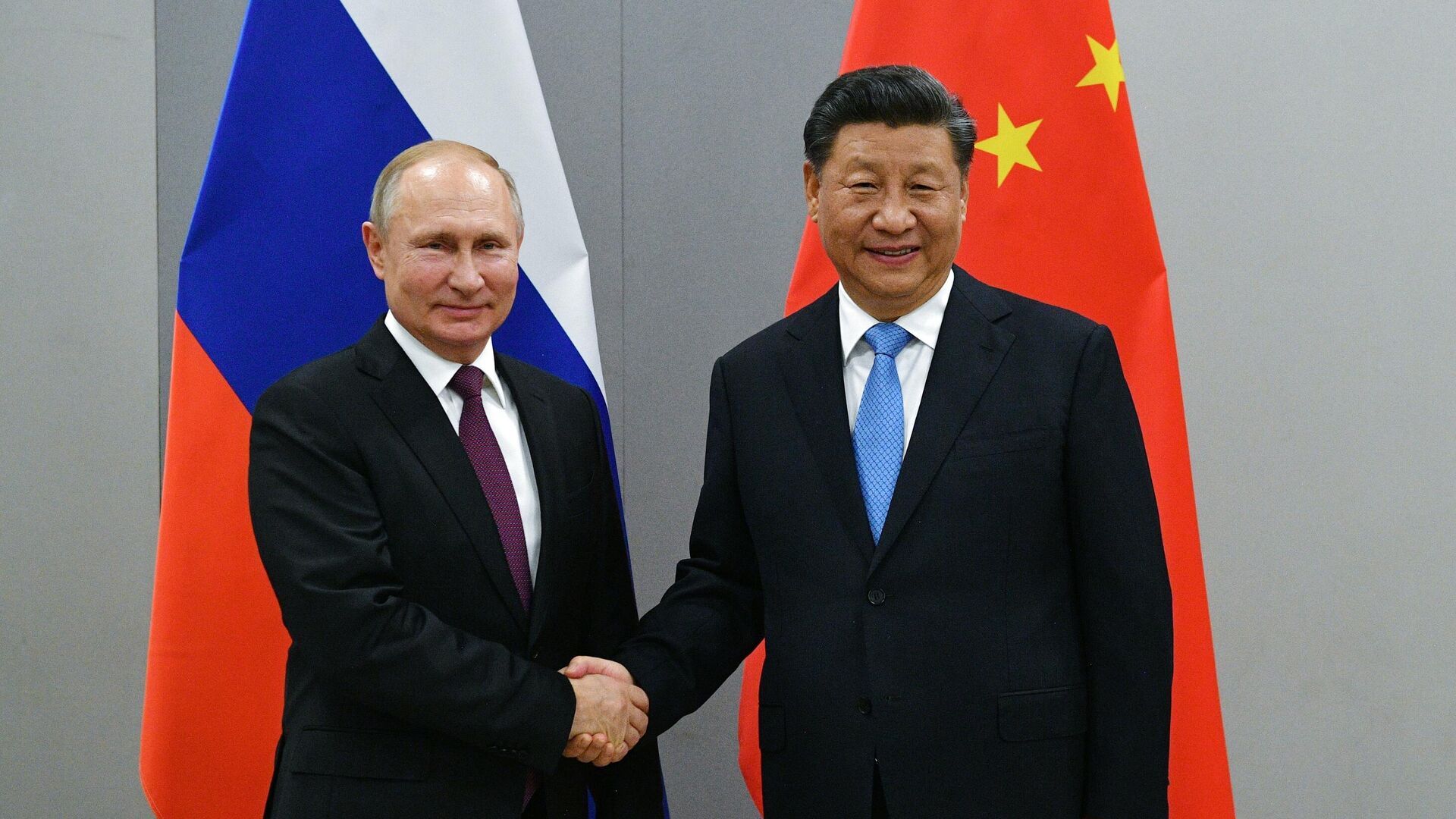 Rusijos prezidentas Vladimiras Putinas ir Kinijos Liaudies Respublikos (KLR) prezidentas Xi Jinpingas - Sputnik Lietuva, 1920, 01.02.2022