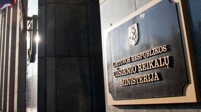 Табличка на здании МИД в Литве, архивное фото