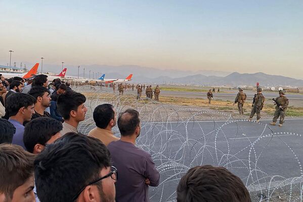 Kabule budintys JAV kariai saugo oro uoste minias afganistaniečių. - Sputnik Lietuva