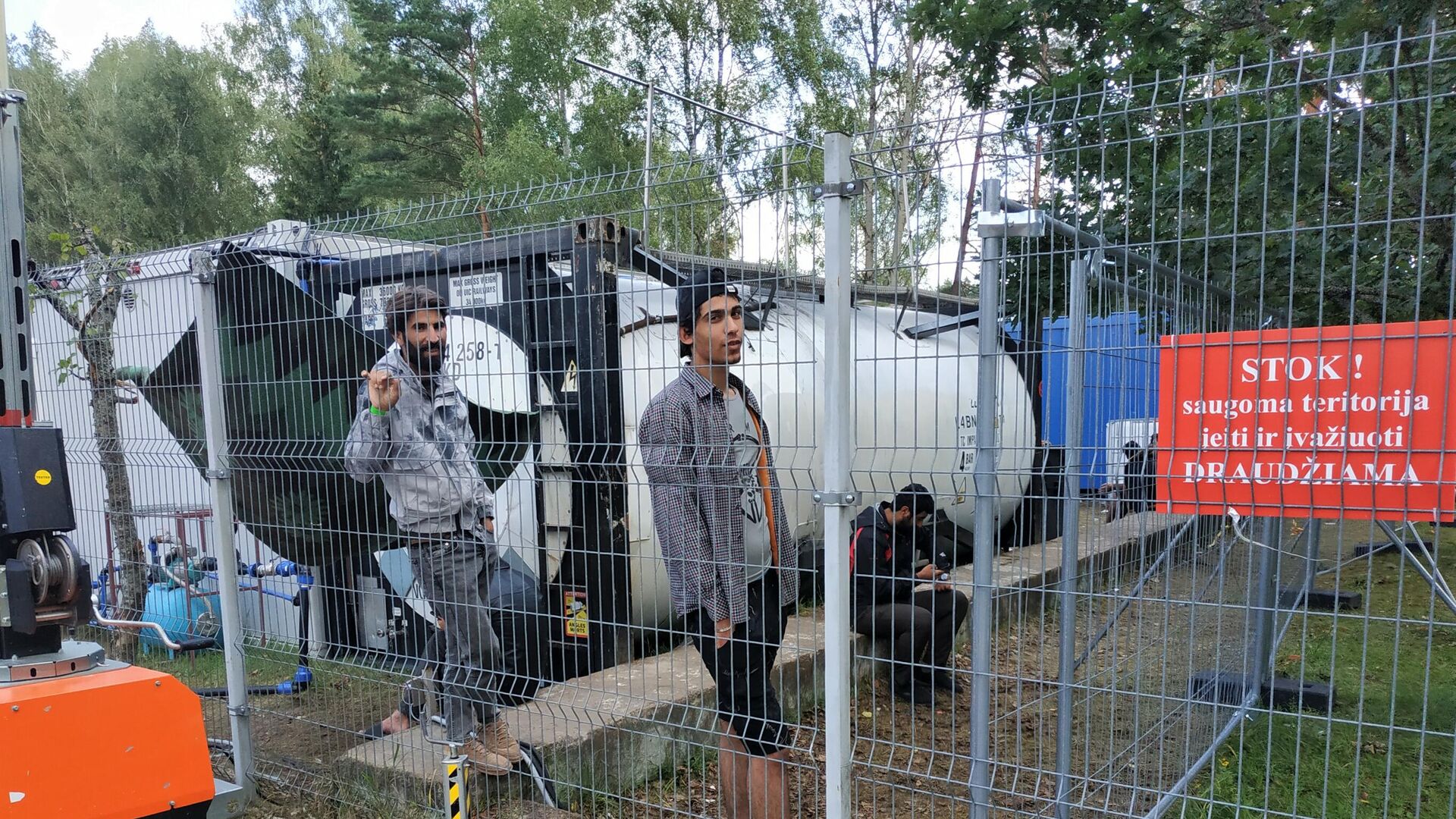 Нелегальные мигранты в лагере на границе Литвы и Белоруссии - Sputnik Lietuva, 1920, 08.09.2021