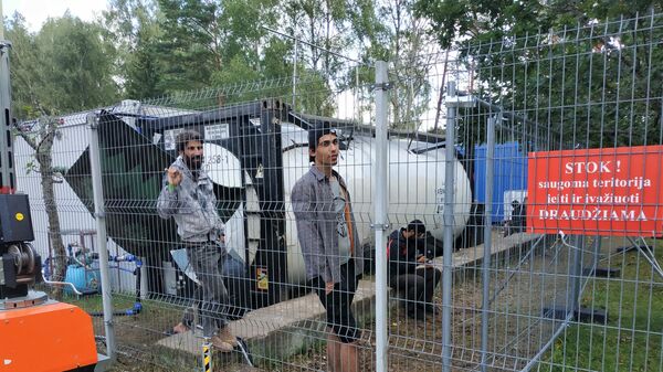 Нелегальные мигранты в лагере на границе Литвы и Белоруссии - Sputnik Lietuva