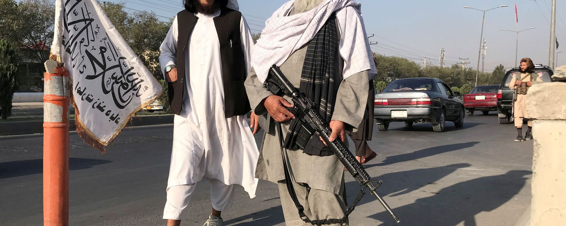 Боевик Талибана* с американской винтовкой M16 в Кабуле - Sputnik Литва, 1920, 21.08.2021