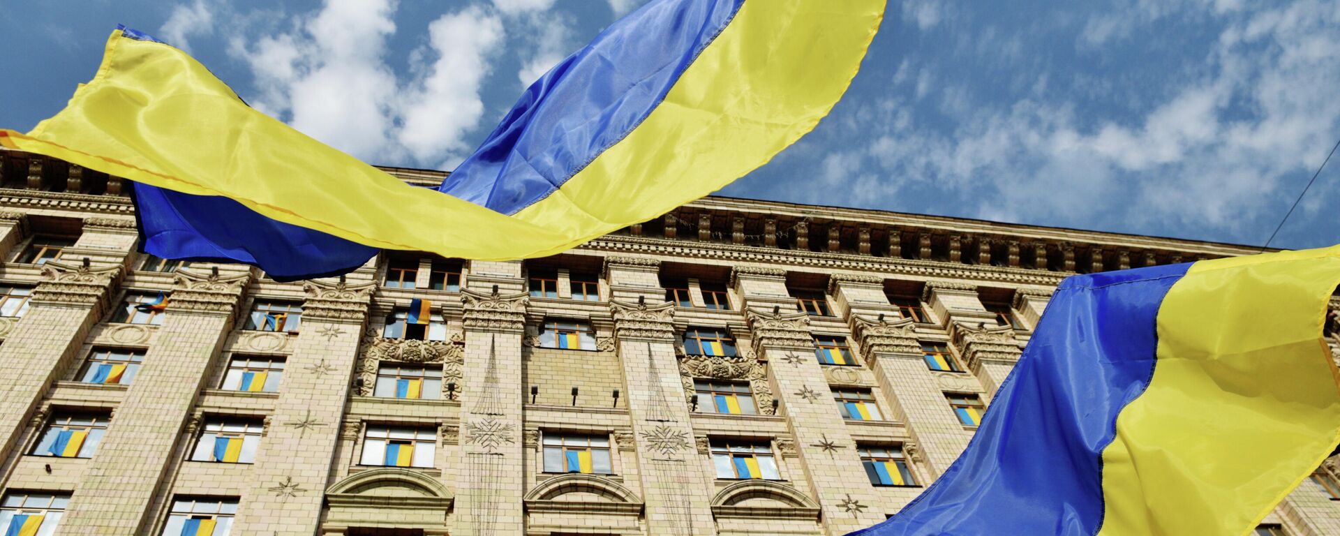Флаги Украины у Киевской городской администрации, архивное фото - Sputnik Lietuva, 1920, 14.09.2021