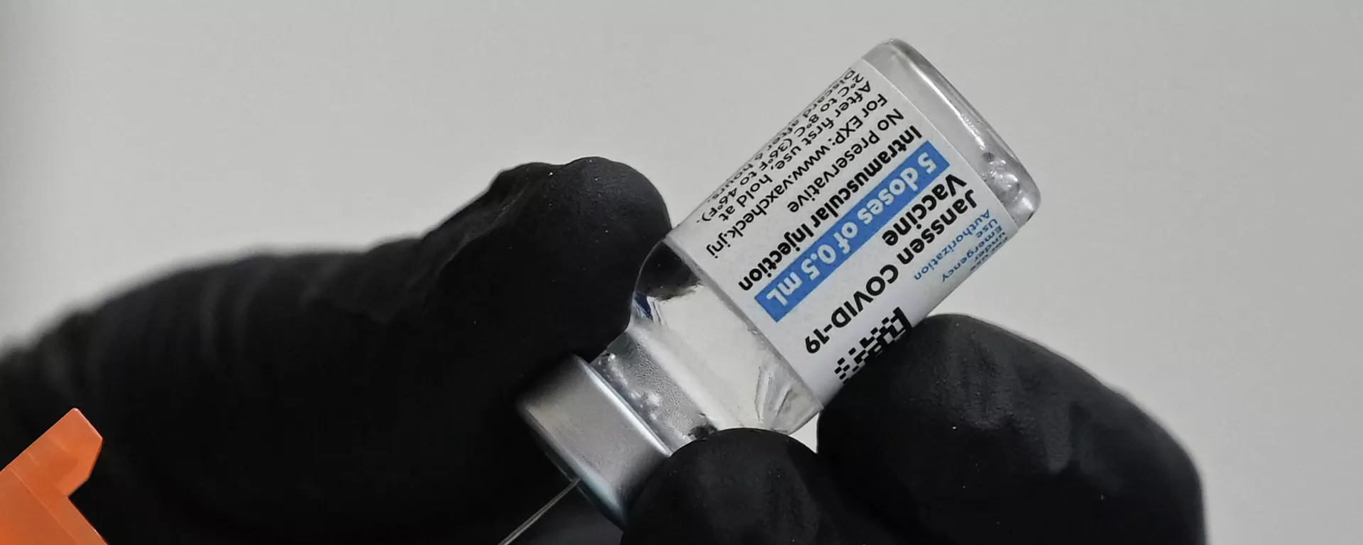 Медсестра готовит дозу вакцины Johnson & Johnson от коронавируса - Sputnik Lietuva, 1920, 23.08.2021