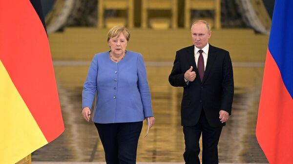 Vokietijos kanclerė Angela Merkel ir Rusijos prezidentas Vladimias Putinas - Sputnik Lietuva
