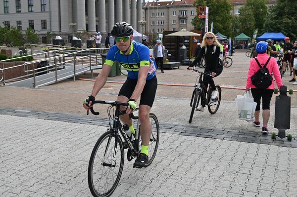 Велосипедисты-любители выбирают дистанции 30, 20 или десять километров. - Sputnik Литва
