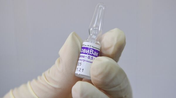 Ампула c российской вакциной против коронавирусной инфекции КовиВак, архивное фото - Sputnik Литва