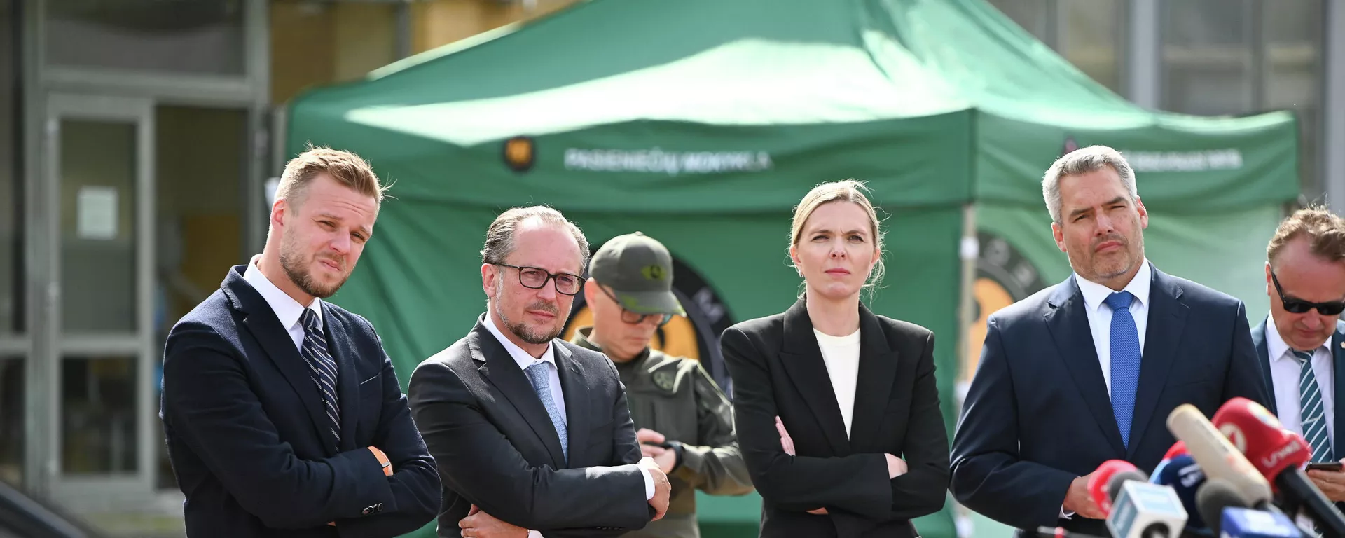 Lietuvos užsienio reikalų ministras Gabrielius Landsbergis, Lietuvos vidaus reikalų ministrė Agnė Bilotaitė Austrijos vidaus reikalų ministras Karlas Nehammeris ir Austrijos užsienio reikalų ministras Aleksandras Šalenbergas - Sputnik Lietuva, 1920, 05.09.2021