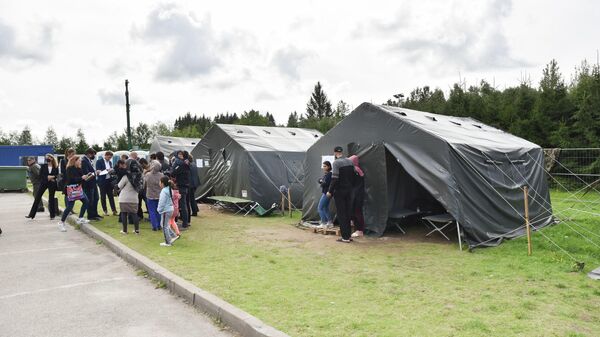 Палаточный лагерь для нелегальных мигрантов на границе Литвы и Белоруссии - Sputnik Литва