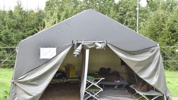 Палатка в лагере для нелегальных мигрантов на границе Литвы и Белоруссии - Sputnik Lietuva