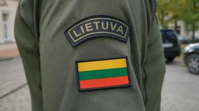 Шеврон на форме пограничника в Литве, архивное фото
