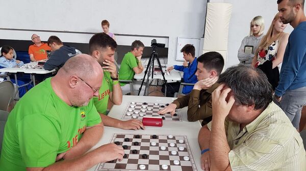 Командный чемпионат мира по шашкам-64 в Болгарии - Sputnik Литва