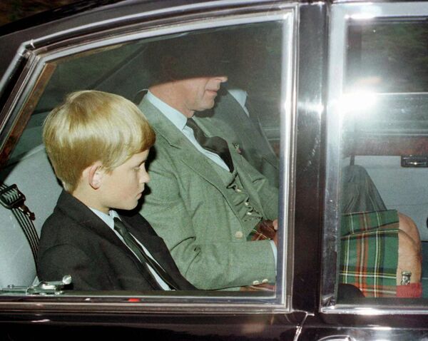 Velso princas Čarlzas ir jo sūnūs princas Viljamas ir princas Haris Dianos laidotuvėse. - Sputnik Lietuva