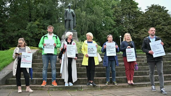 Vilniuje vyko protestas prieš Cvirkos paminklo nukėlimą - Sputnik Lietuva