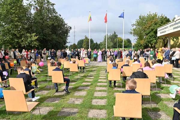 Pradinė mokykla ir pagrindinė mokykla šiais mokslo metais veiks kontaktiniu režimu, besilaikant nustatytų saugos reikalavimų. Pradinė mokykla ir pagrindinė mokykla šiais mokslo metais veiks kontaktiniu režimu, besilaikant nustatytų saugos reikalavimų. - Sputnik Lietuva