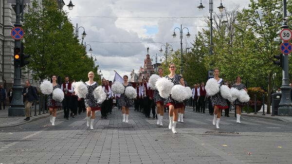 Студенты на параде в честь Дня знаний в Вильнюсе - Sputnik Lietuva