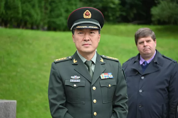KLR karo atašė Lietuvoje per atminimo akciją Antakalnio kapinėse, Vilniuje - Sputnik Lietuva