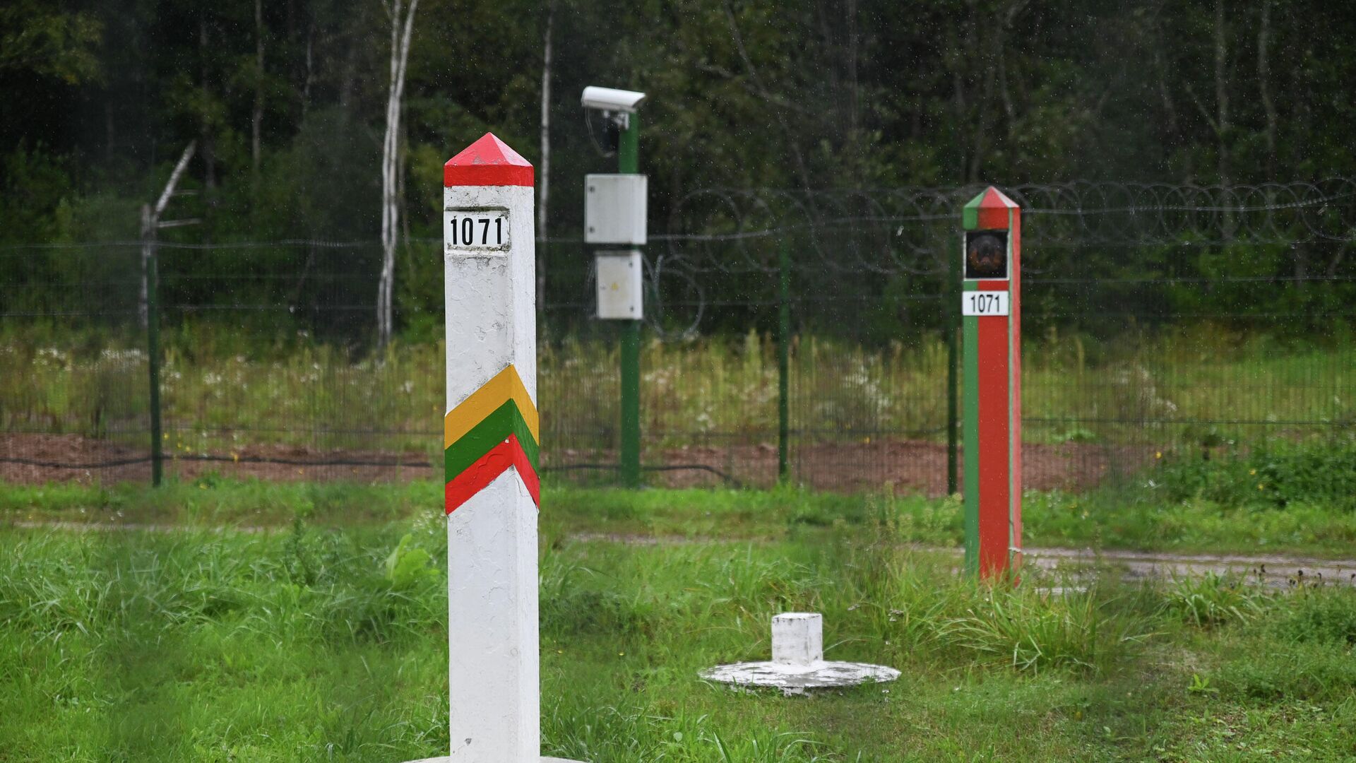 Приграничные столбы на границе Литвы и Белоруссии - Sputnik Литва, 1920, 16.04.2022