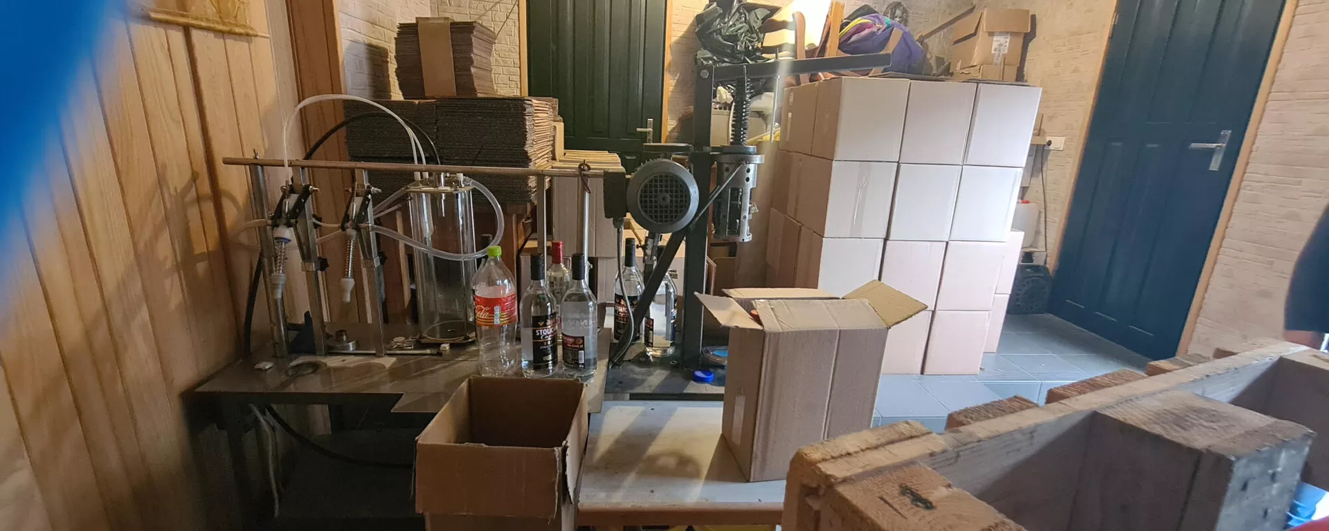 Lietuvoje sugauta gauja, gaminanti pavojingą alkoholį - Sputnik Lietuva, 1920, 08.09.2021